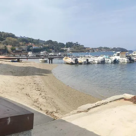 Maison De Pêcheur à Giens Les Pieds Dans L'eau ! Hyères
